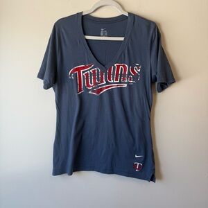 Woman’s Nike Minnesota Twins V Neck Tee | Gray | Size Large (12/14)